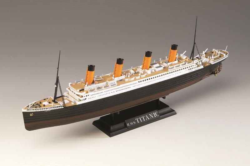 Academy 1/700 R.M.S. Titanic \"Centenary Anniversary\"