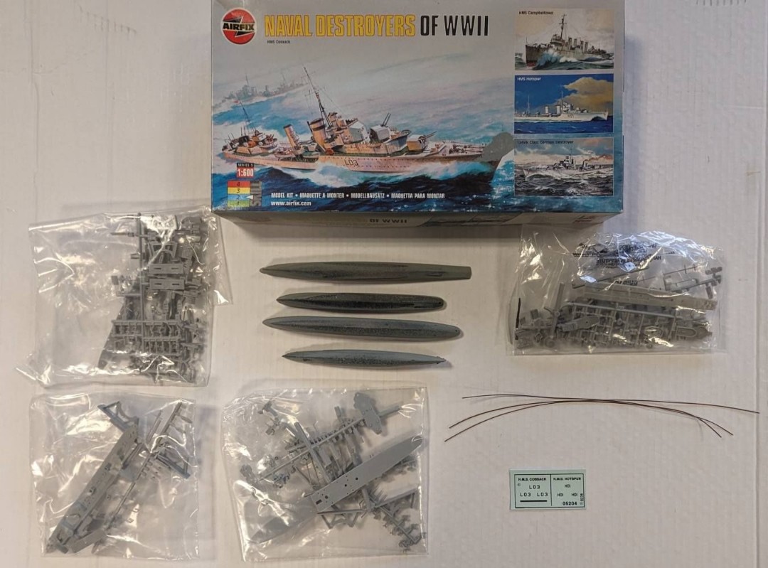 AIR05204 Naval Destroyers of WW2 (4 Kits) (1/600)