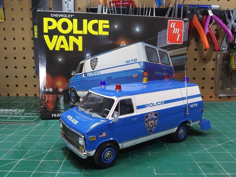 AMT Chevy Police Van (NYPD) 1/25 Model Kit (Level 2)