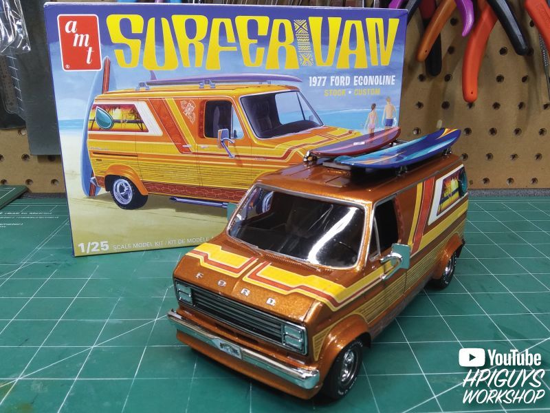 AMT 1977 Ford Surfer Van 2T 1/25 Model Kit (Level 2)