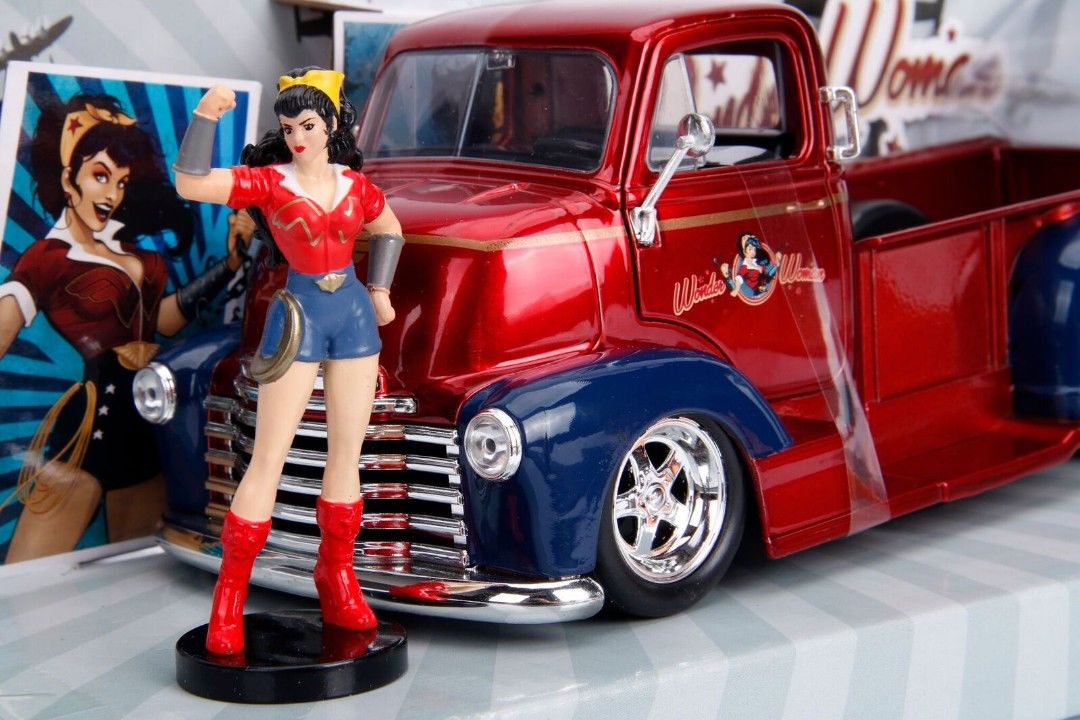 Jada 1/24 \"DC Comics Bombshells\" 1952 Chevy COE Pickup w/ figu