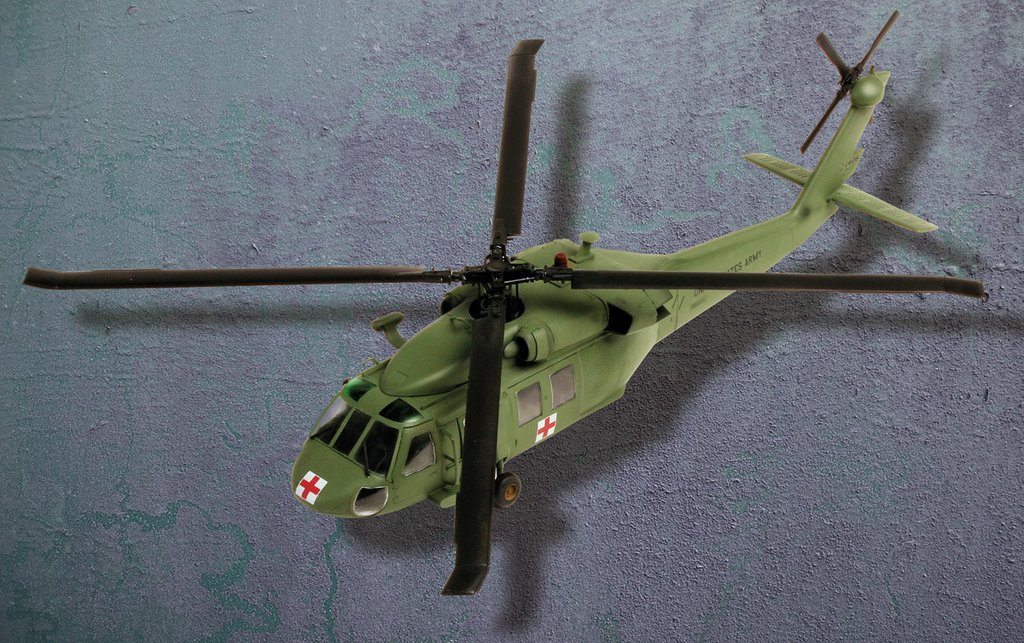 UH-60L Blackhawk Medical Evac 1/48 scale model kit