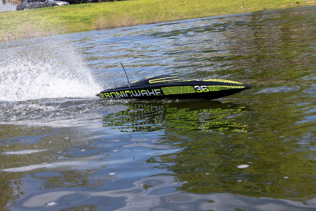 Pro Boat Sonicwake 36\" V3, Self-Righting V-Hull RTR - Black