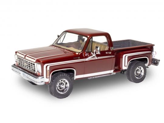 1976 Chevy Sport Stepside Pickup 4X4 1/24 Scale