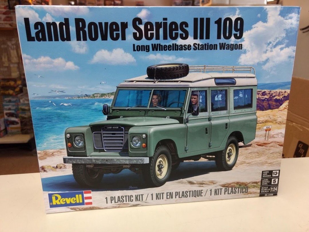 LAND ROVER SERIES III 109 LONG WHEELBASE STATION WAGON 1/24 leve