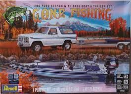 1/24 Revell 1980 Ford Bronco with Bass Boat and Trailer