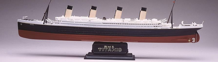 RMX850445 RMS TITANIC (1/570)