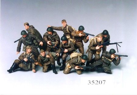 TAM35207 SOVIET ARMY ASSAULT INFANTRY (1/35) Figures
